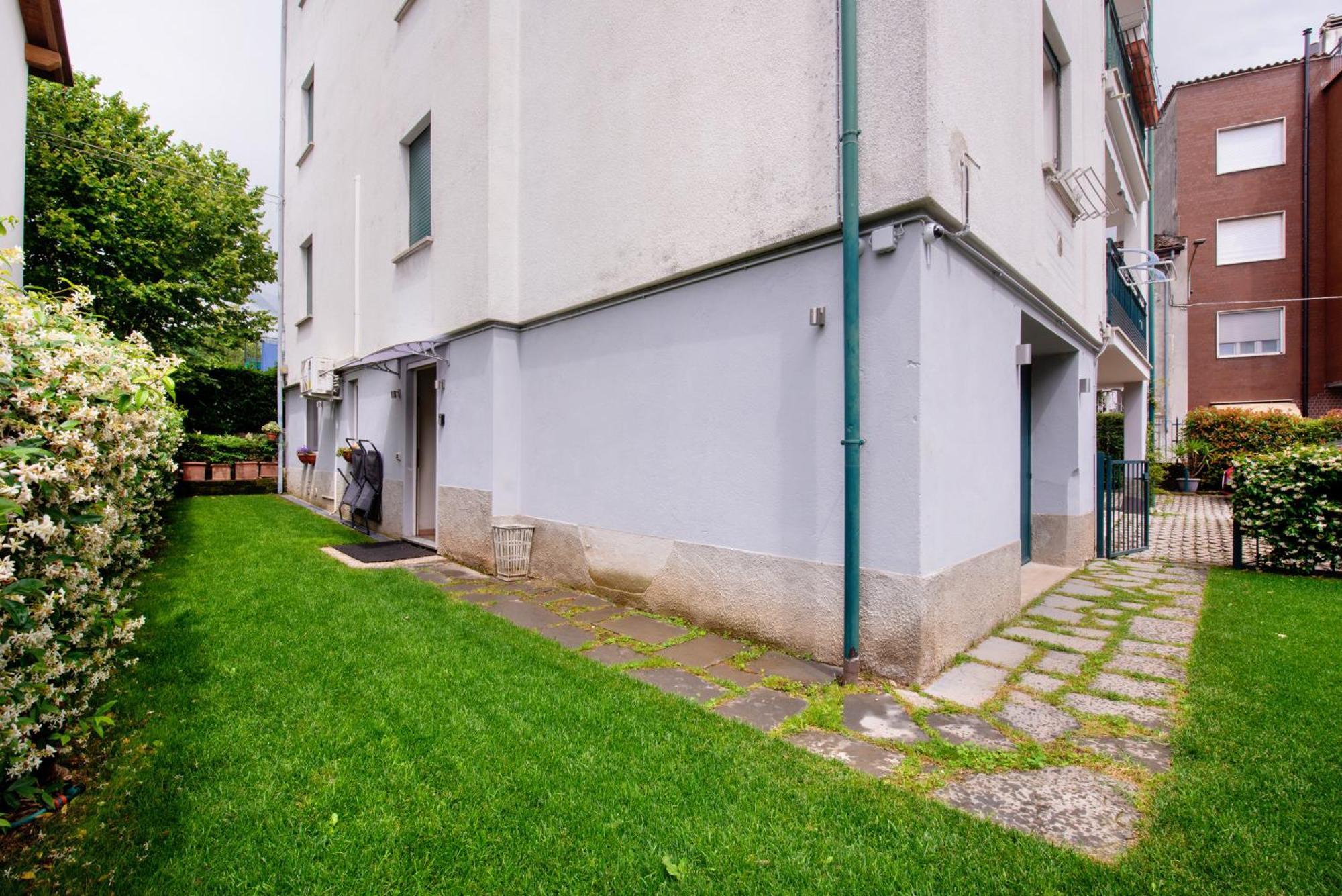 Aloha Lake Apartments Манделло-дель-Ларио Экстерьер фото